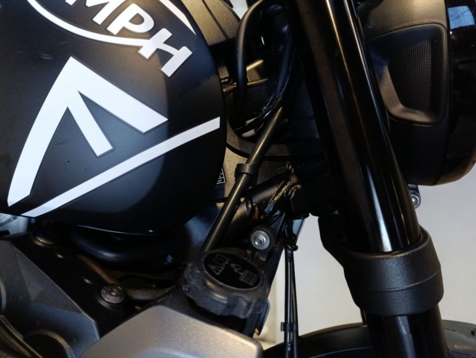 TRIUMPH TRIDENT 660 4