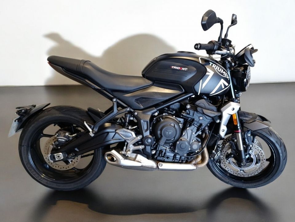 TRIUMPH TRIDENT 660 4