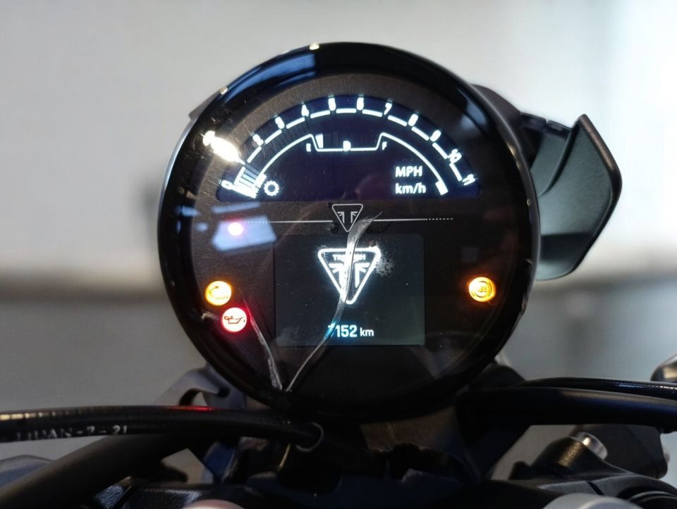 TRIUMPH TRIDENT 660 4