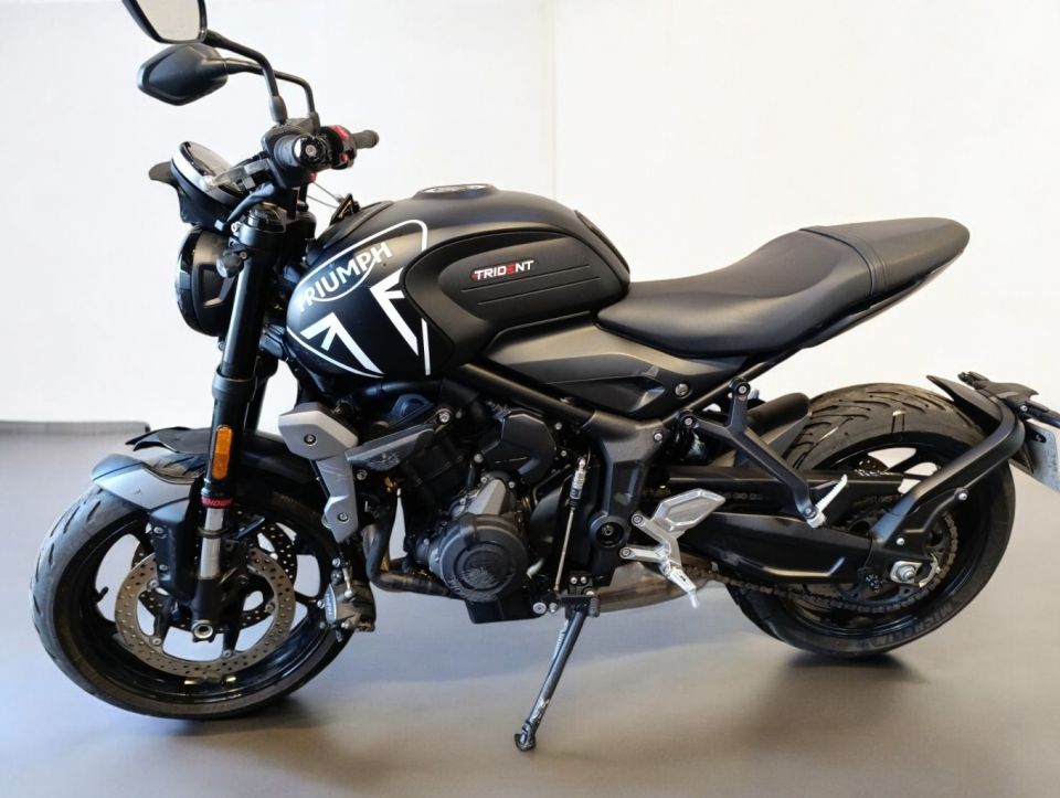 TRIUMPH TRIDENT 660 4