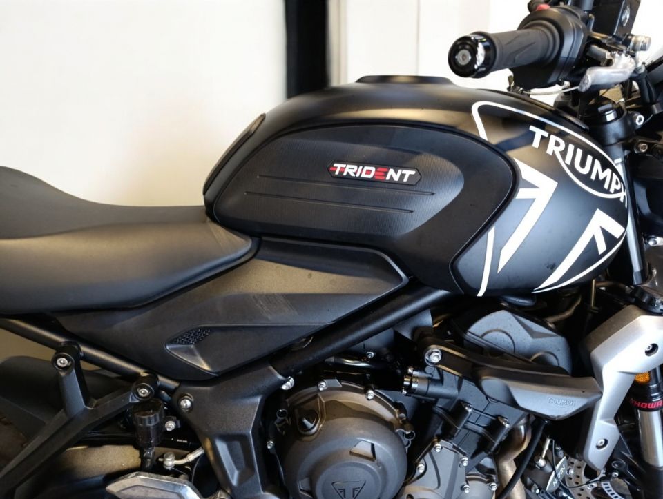 TRIUMPH TRIDENT 660 4