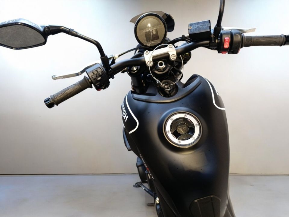 TRIUMPH TRIDENT 660 4