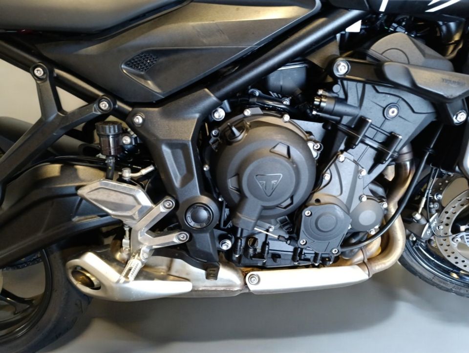 TRIUMPH TRIDENT 660 4