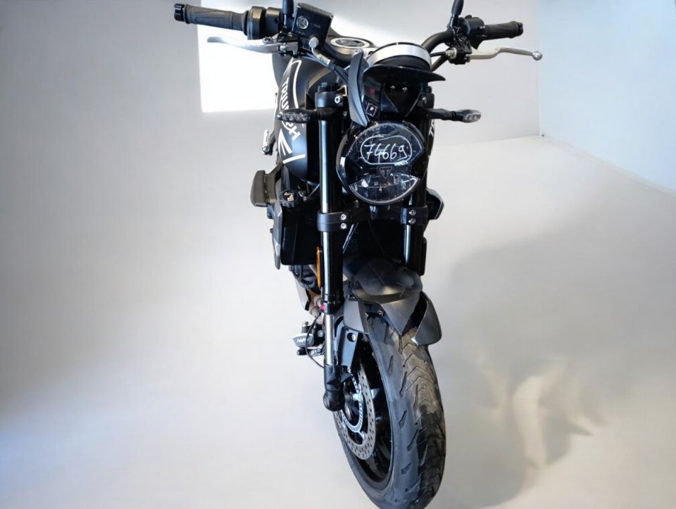 TRIUMPH TRIDENT 660 4