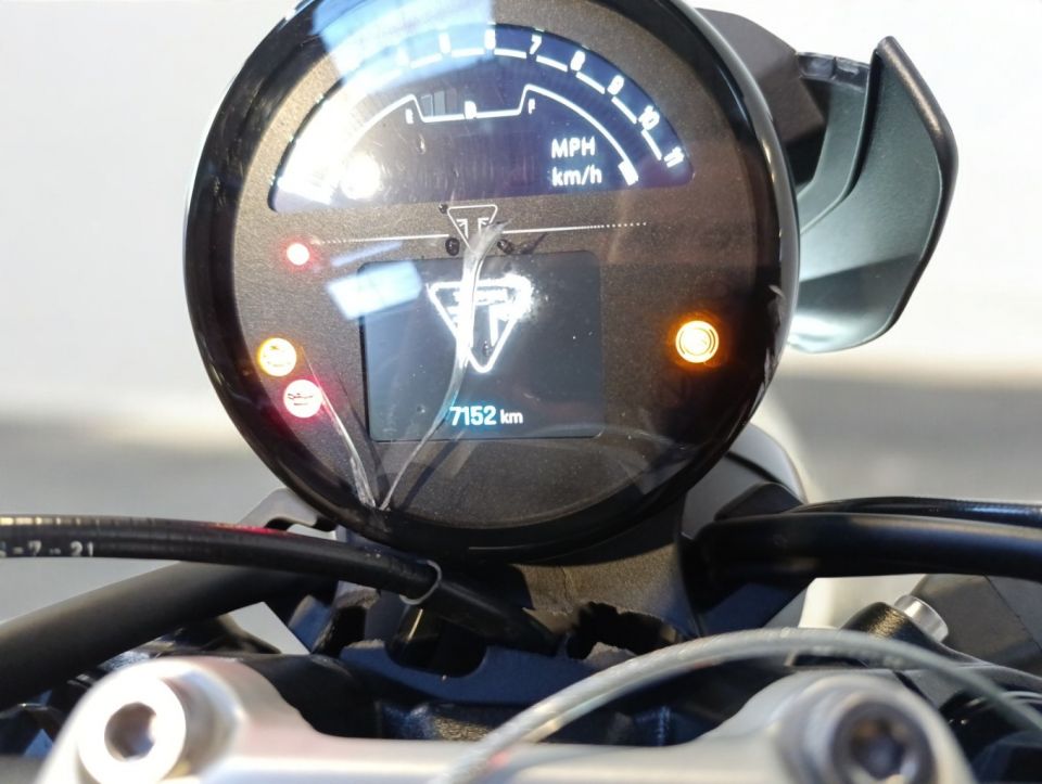 TRIUMPH TRIDENT 660 4