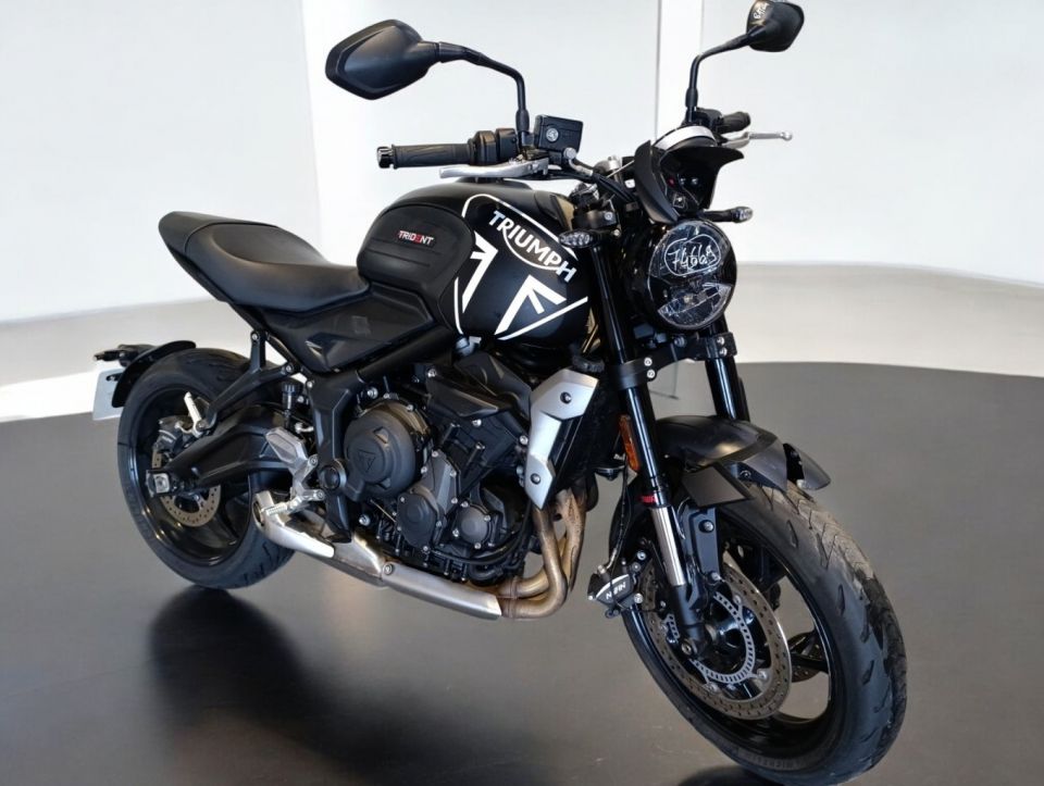TRIUMPH TRIDENT 660 4