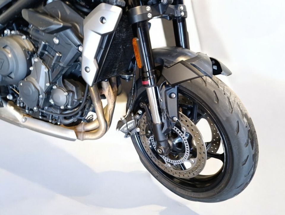 TRIUMPH TRIDENT 660 4