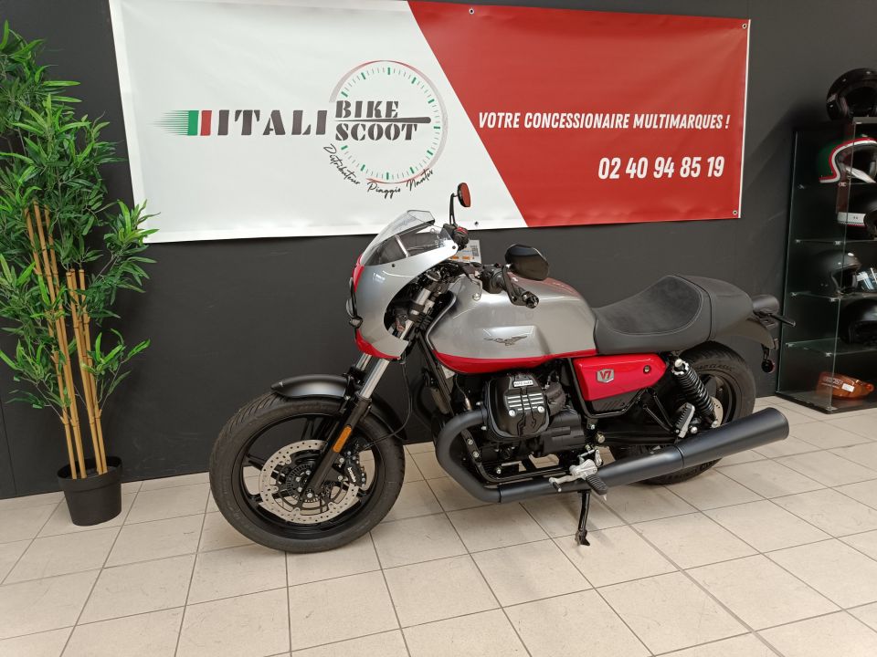 MOTO GUZZI V7 4