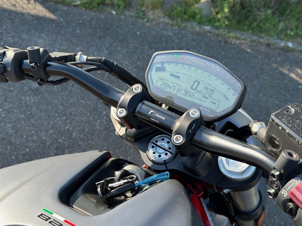 DUCATI MONSTER 821 4