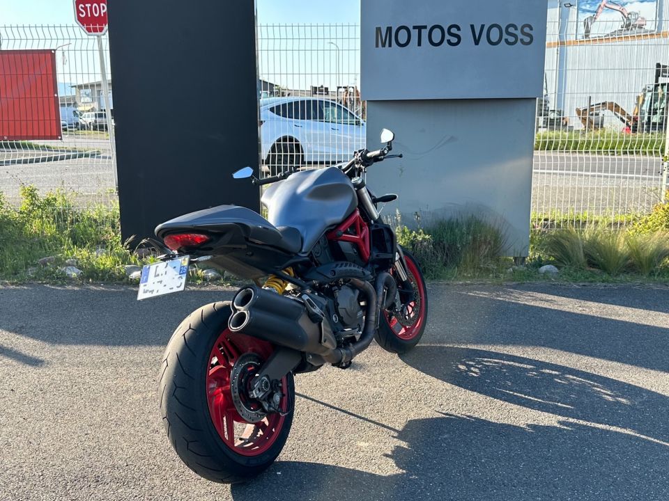 DUCATI MONSTER 821 4