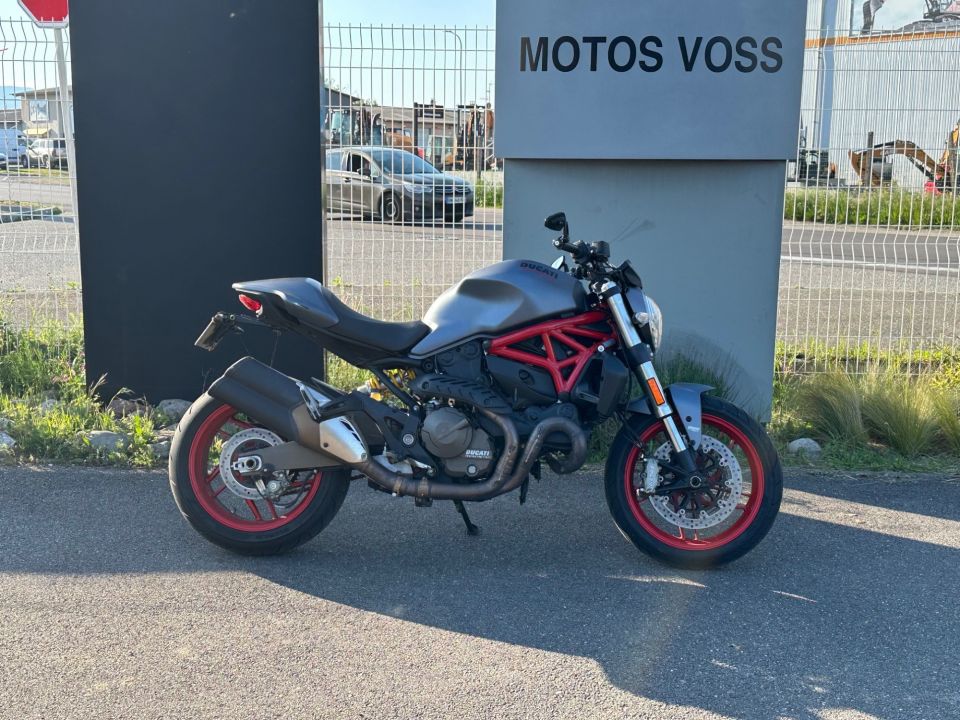 DUCATI MONSTER 821 4
