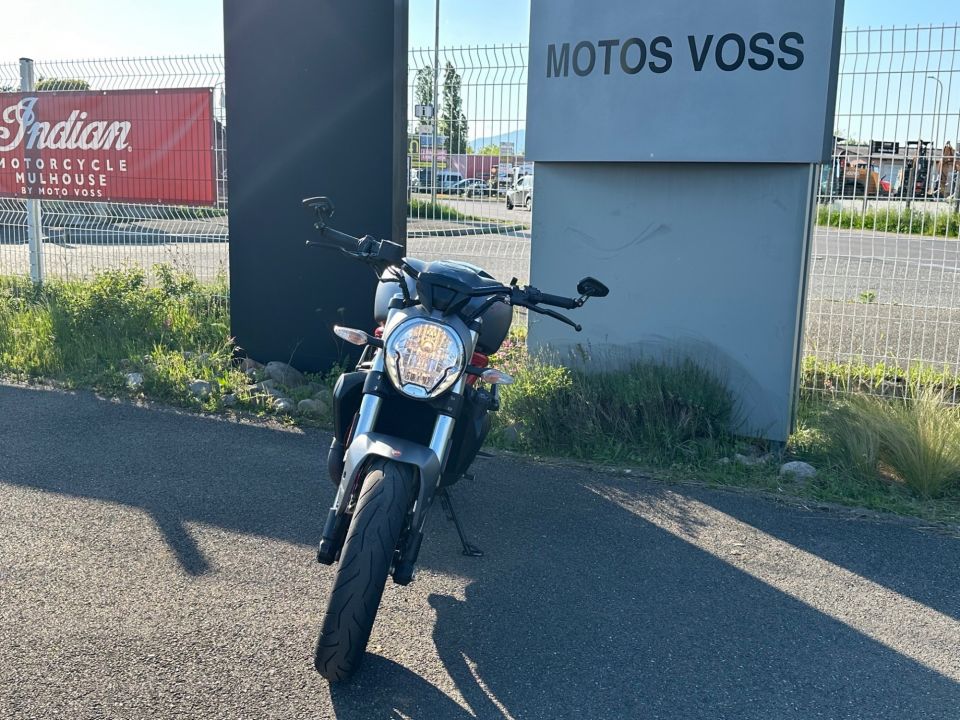 DUCATI MONSTER 821 4