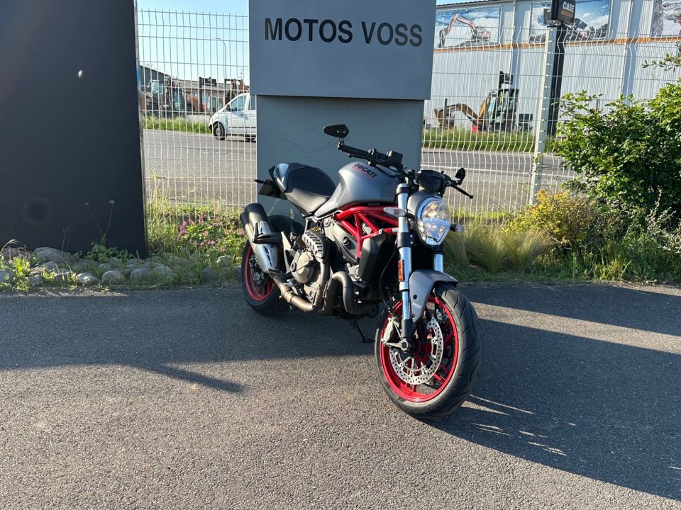 DUCATI MONSTER 821 4