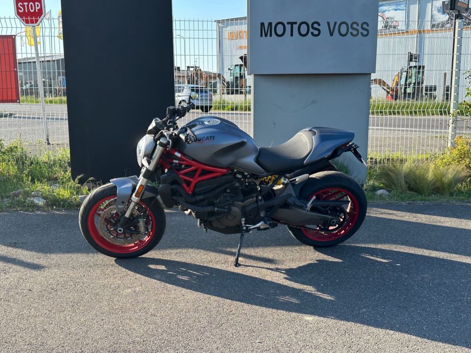 DUCATI MONSTER 821 4