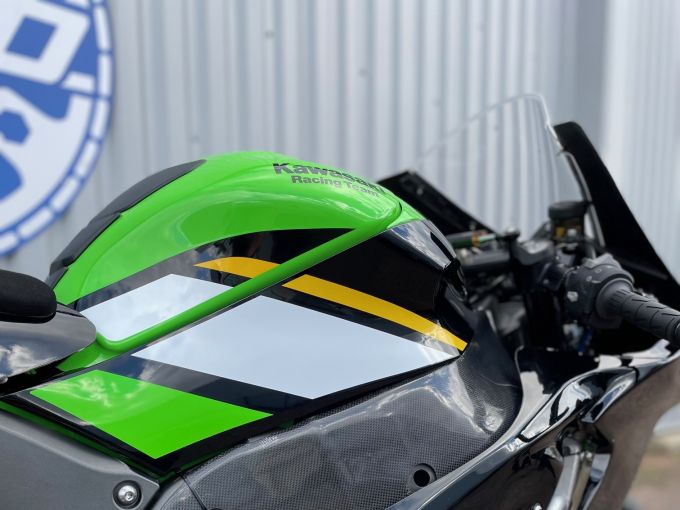 KAWASAKI ZX-10R 4