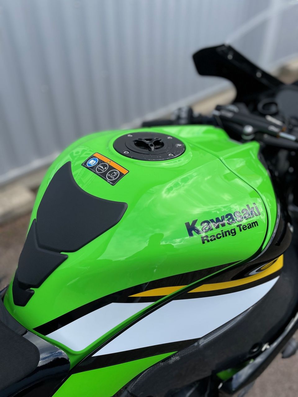 KAWASAKI ZX-10R 4