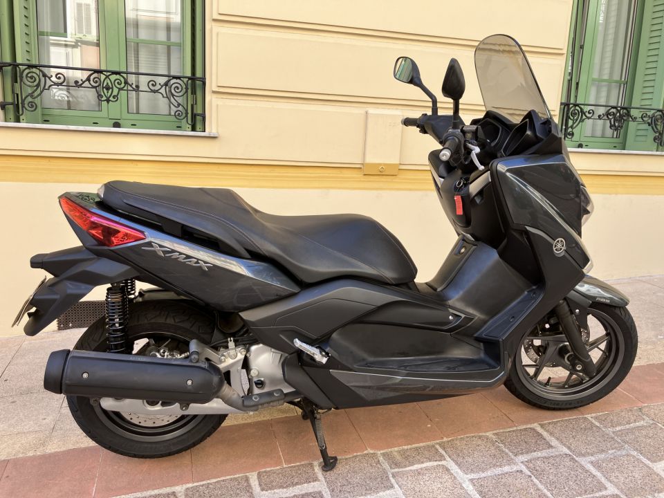 YAMAHA X-MAX 125 4
