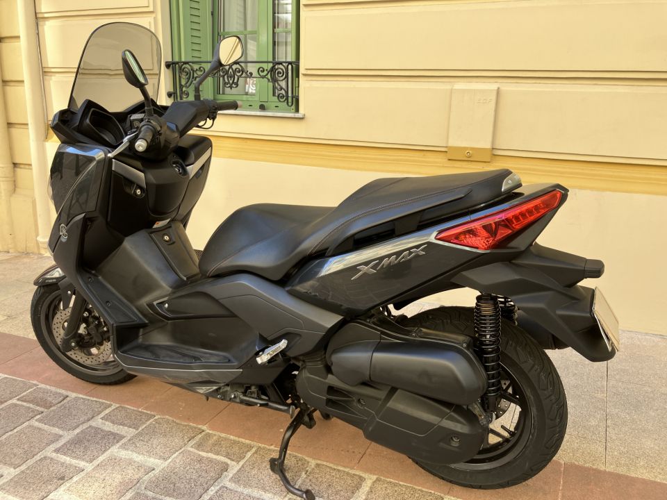 YAMAHA X-MAX 125 4