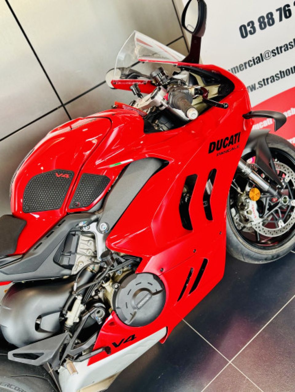 DUCATI PANIGALE 1103 V4 4