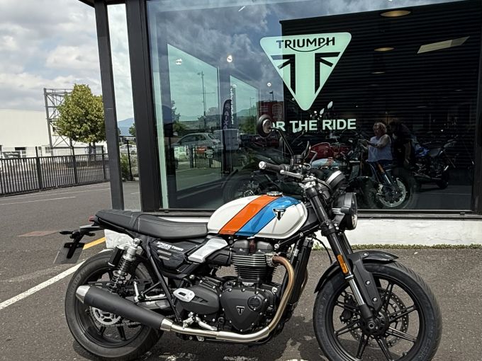 TRIUMPH SPEED TWIN 900 4