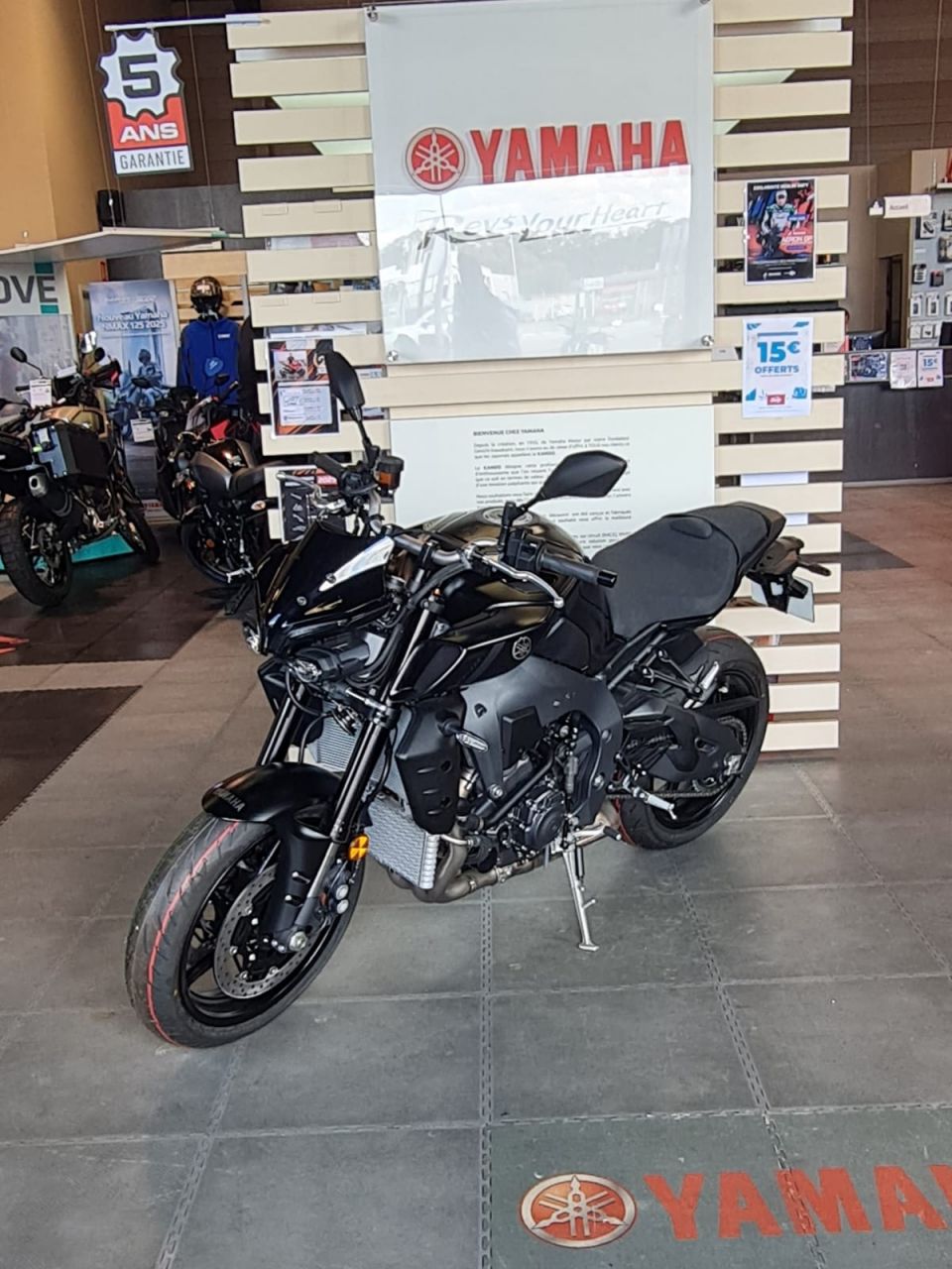 YAMAHA MT-10 4