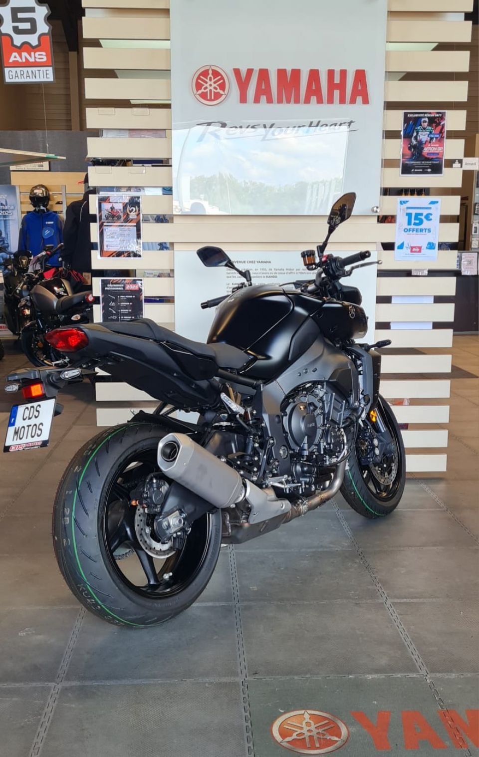 YAMAHA MT-10 4