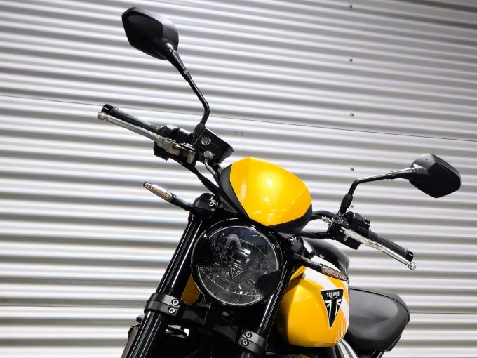 TRIUMPH TRIDENT 660 4