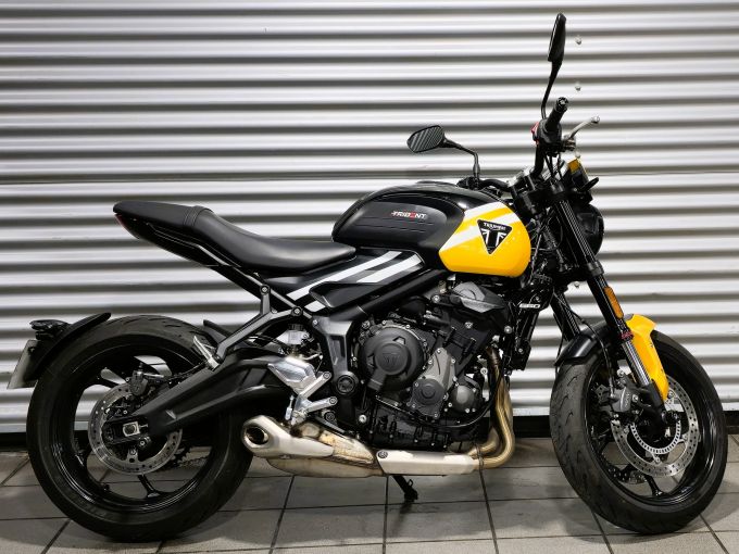 TRIUMPH TRIDENT 660 4