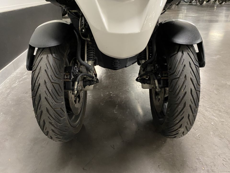 PIAGGIO MP3 300LT YOURBAN 4