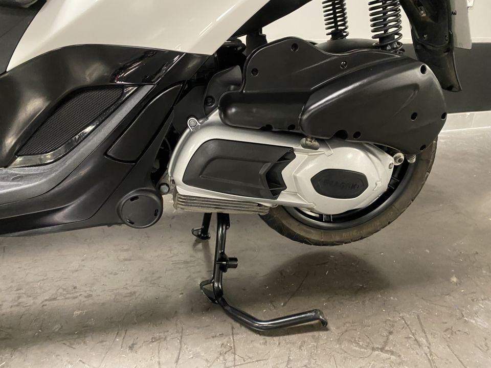 PIAGGIO MP3 300LT YOURBAN 4