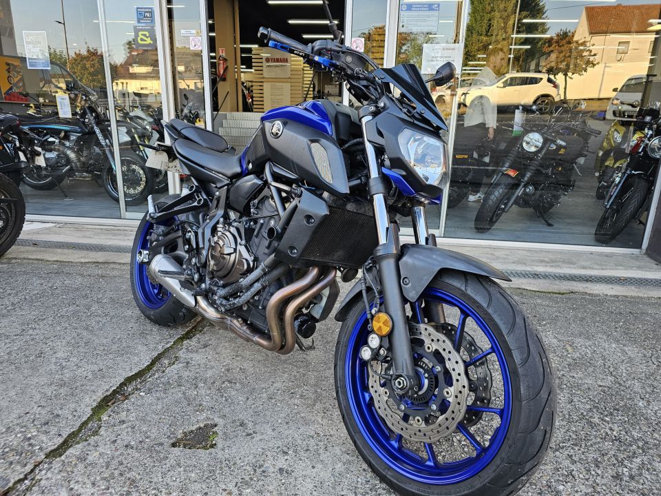 YAMAHA MT-07 (47.5CV) 4