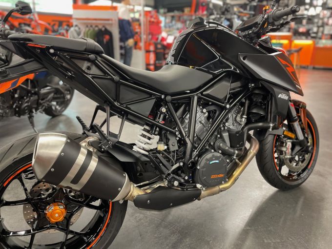 KTM 1290 SUPER DUKE R 4