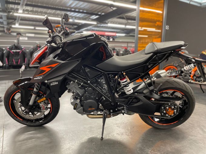 KTM 1290 SUPER DUKE R 4