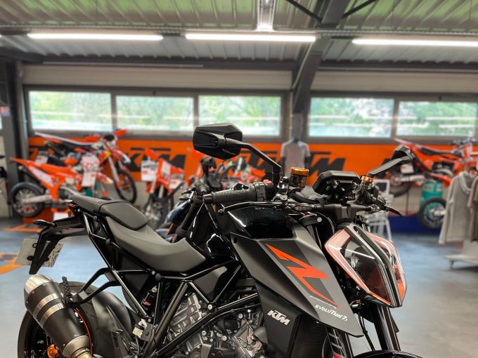KTM 1290 SUPER DUKE R 4