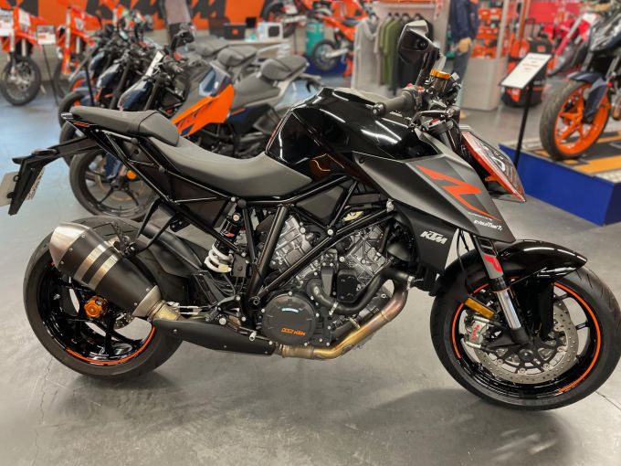 KTM 1290 SUPER DUKE R 4