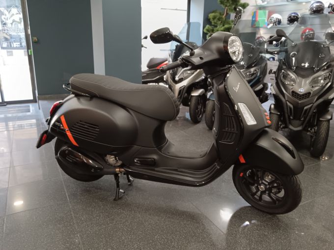 VESPA GTS SUPER SPORT 4