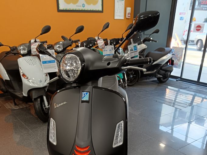 VESPA GTS SUPER SPORT 4