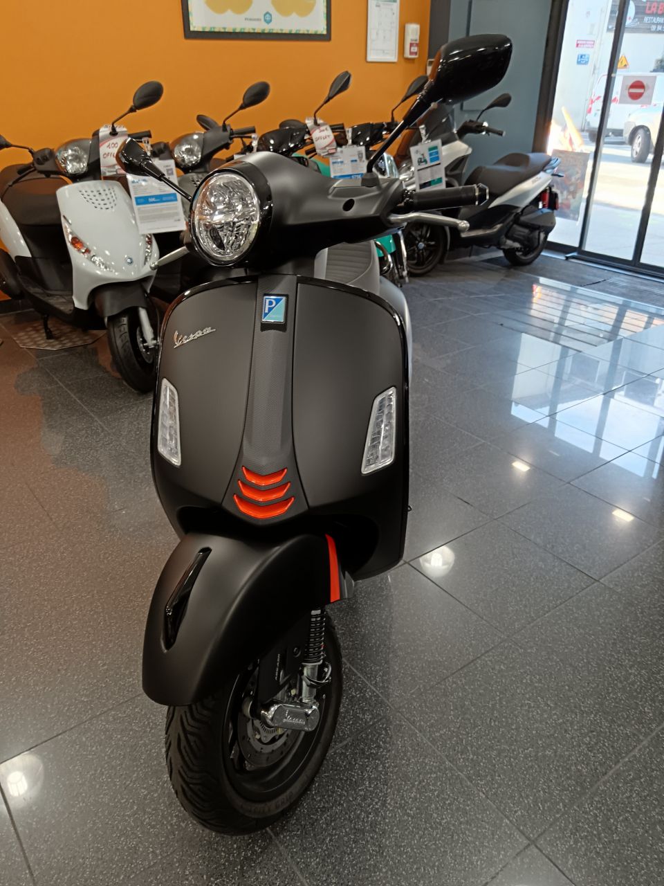 VESPA GTS SUPER SPORT 4