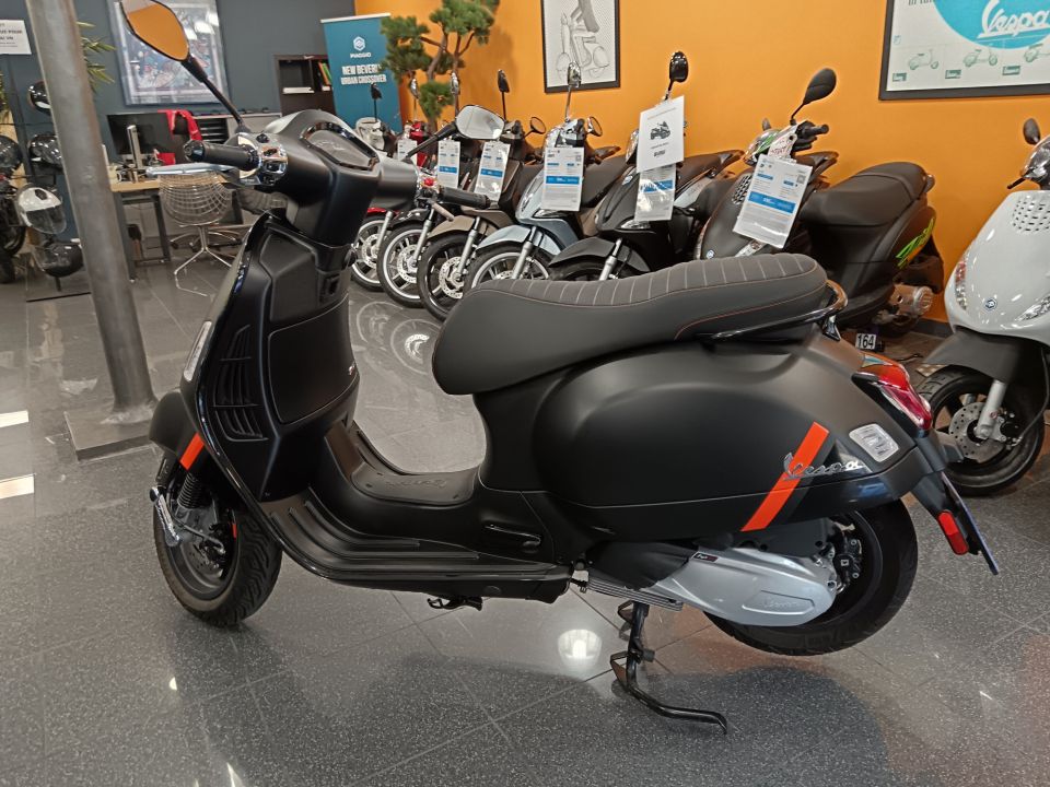 VESPA GTS SUPER SPORT 4