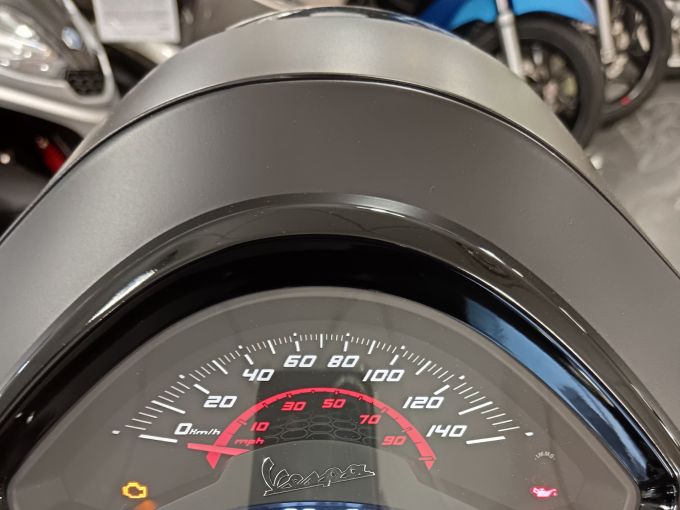 VESPA GTS SUPER SPORT 4