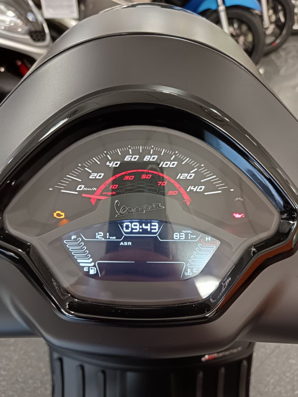 VESPA GTS SUPER SPORT 4