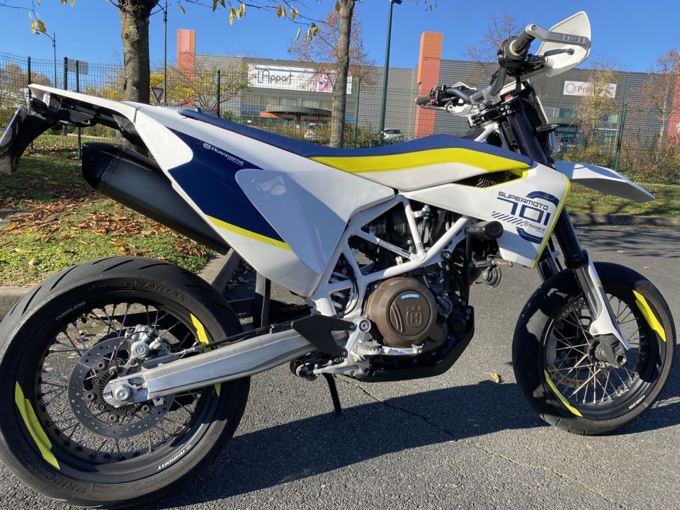 HUSQVARNA 701 SUPERMOTO 4