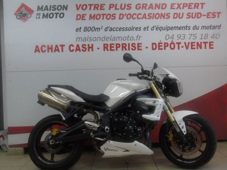 TRIUMPH STREET TRIPLE 675 4