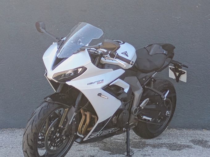 TRIUMPH 	DAYTONA 660 4