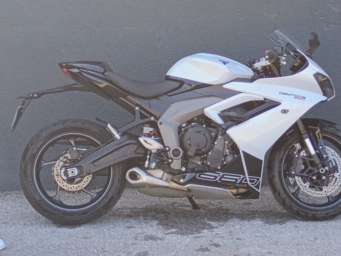 TRIUMPH 	DAYTONA 660 4