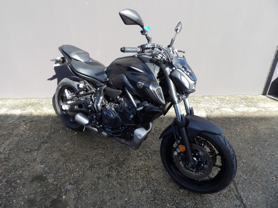 YAMAHA MT-07 (47.5CV) 4