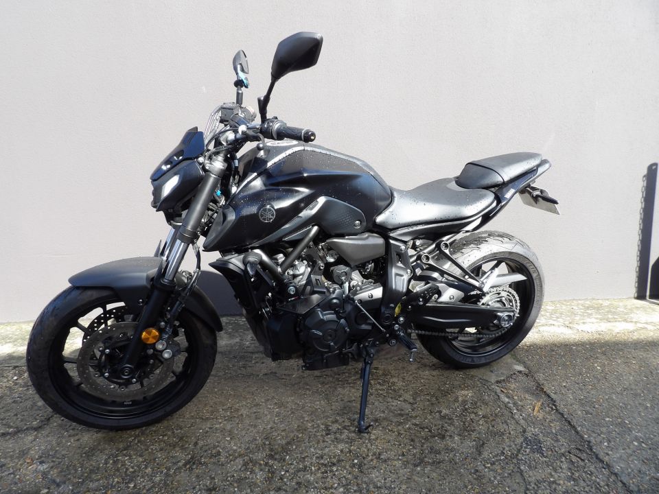 YAMAHA MT-07 (47.5CV) 4