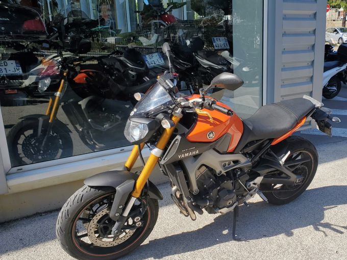 YAMAHA MT-09 4