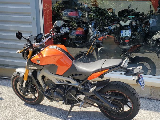 YAMAHA MT-09 4
