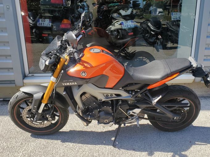 YAMAHA MT-09 4